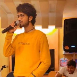 Loved the energy 💯 @sonar.kishanmusic
.
#music #live #livesongs #video #voice #energy #musician #guitarist #guitar #musical #musicalnight #singer #song #talent #singing #musicislife #show #newshow #vocalist #band #acoustic #indiansinger #instacover #songcover #performance #performer #artist #musically